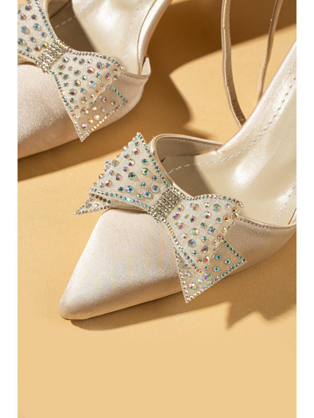Bej Taşlı Kurdela Detaylı Bilekten Tokalı Kadın Topuklu Ayakkabı 71-372-25Saten-3