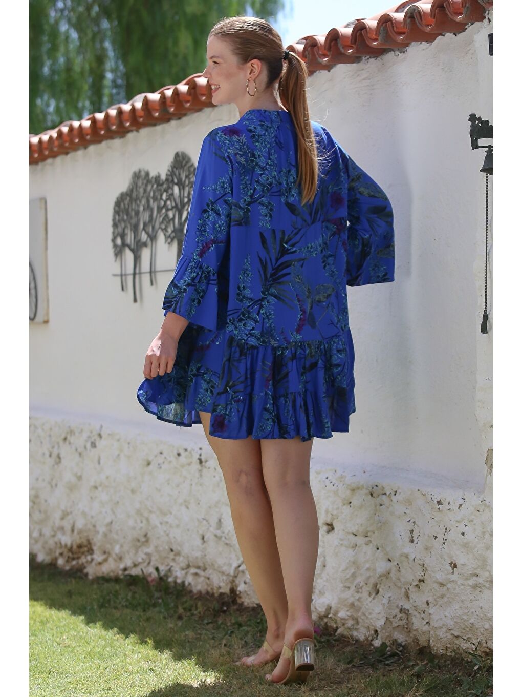 Saks Mavisi Hakim Yaka Volanlı Kol Düğmeli Eteği Fırfırlı Allover Baskılı Casual Dokuma Elbise 90 64-1