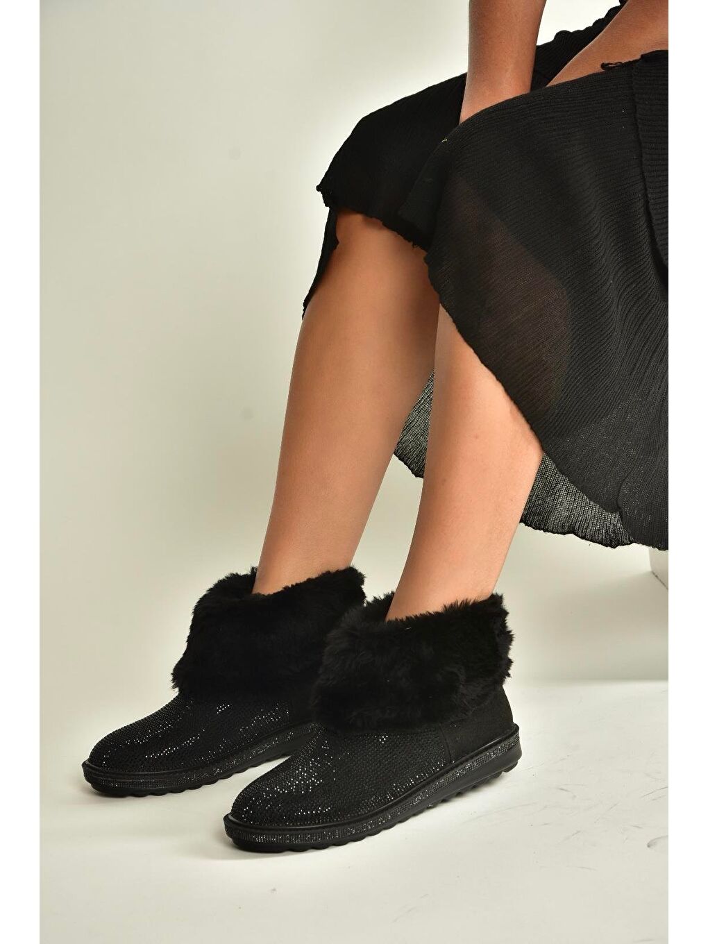 Siyah Kadın Bot V250014702-2