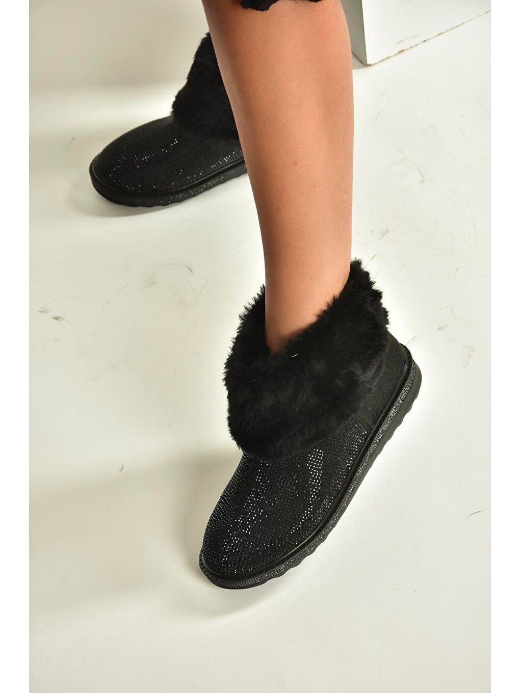 Siyah Kadın Bot V250014702-3