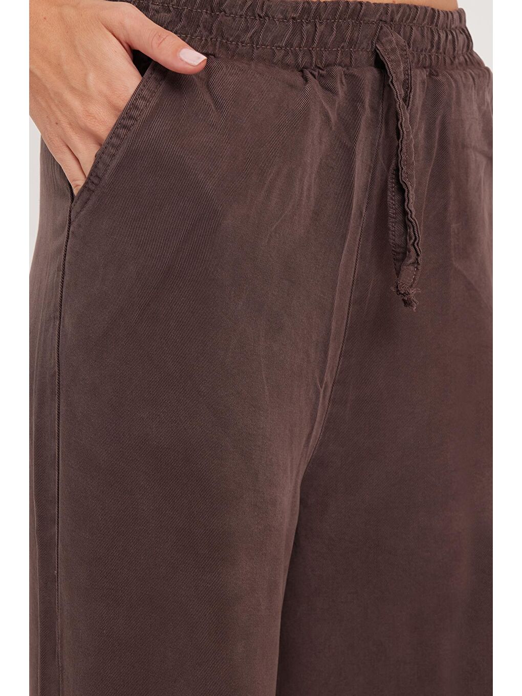 Kadın Regular Fit Klasik Kesim Pamuklu Geniş Paça Kahverengi Pantolon-2