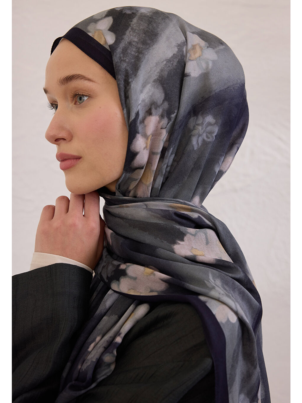 Soft Daısy Desen Rami Şal Lacivert-1