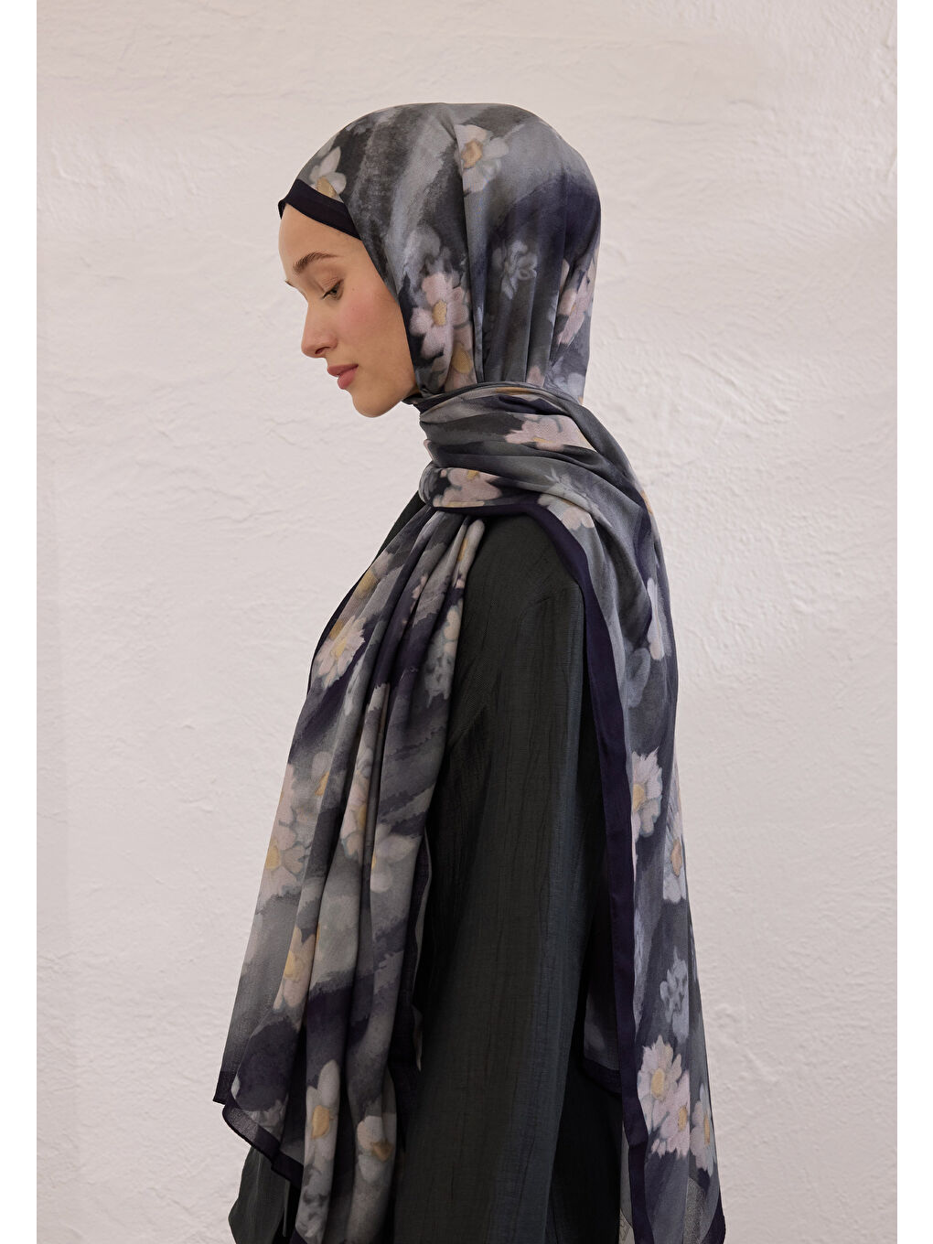 Soft Daısy Desen Rami Şal Lacivert-2