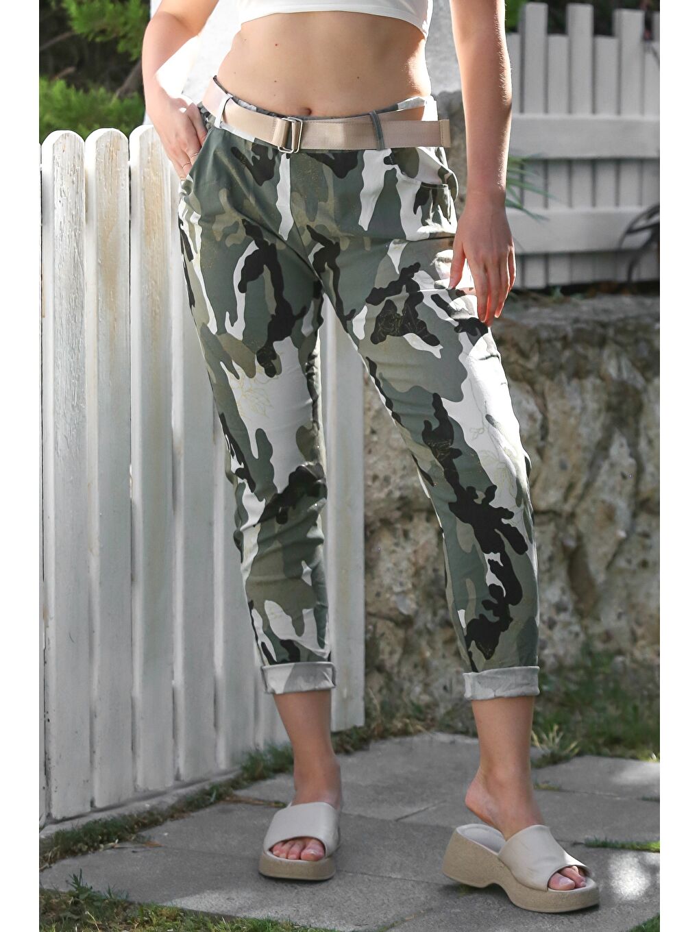 Yeşil İtalyan Kamuflaj Haki Cepli Kemerli Lastikli Bel Dar Paça Casual Dokuma Pantolon 100 65-2