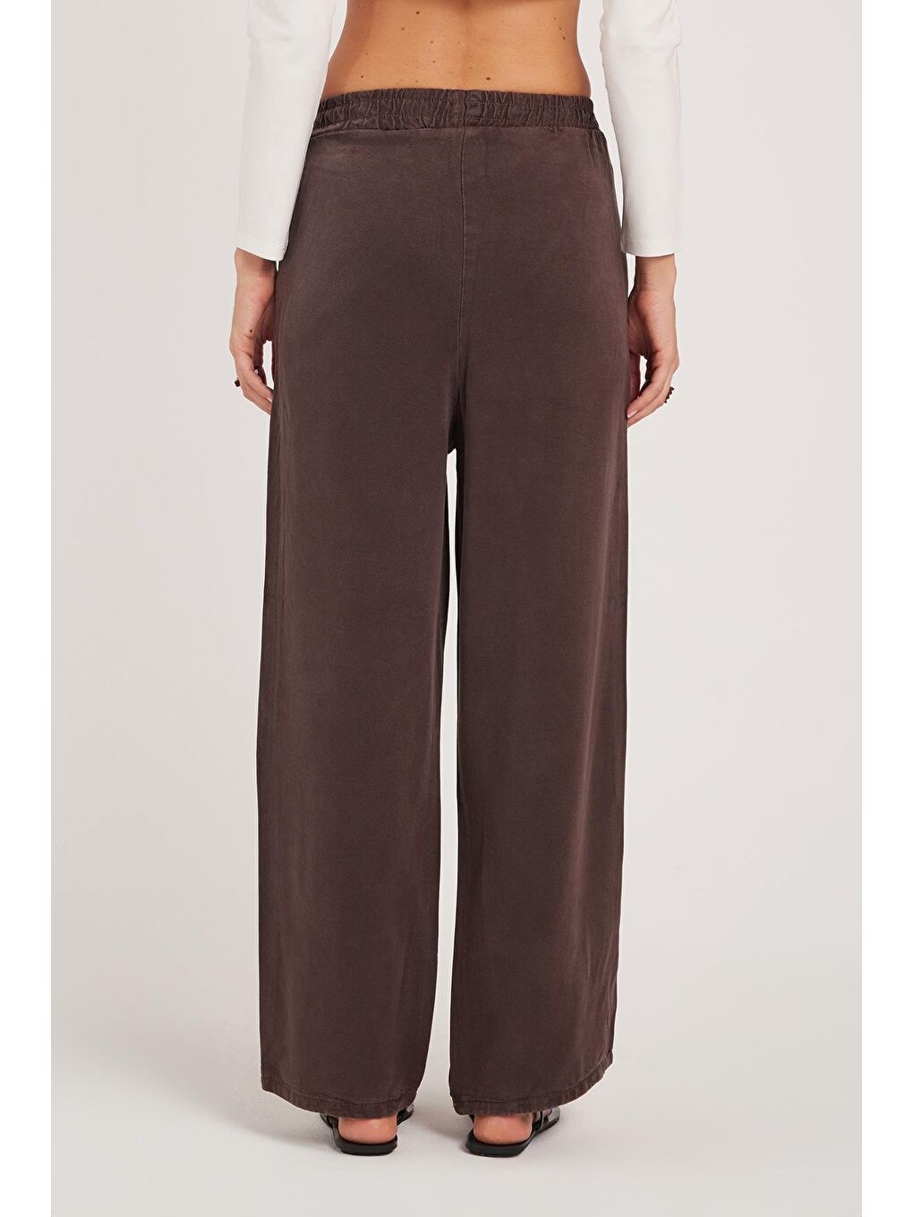Kadın Regular Fit Klasik Kesim Pamuklu Geniş Paça Kahverengi Pantolon-6