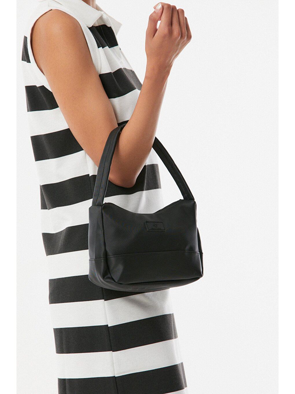 Siyah Fermuarlı Baget El Çantası-1