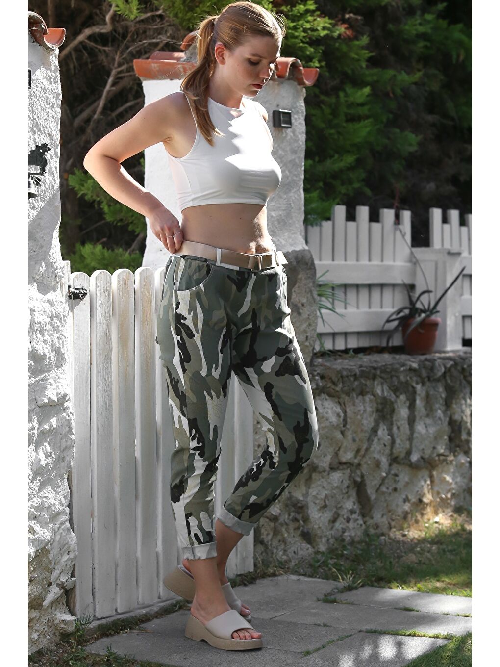 Yeşil İtalyan Kamuflaj Haki Cepli Kemerli Lastikli Bel Dar Paça Casual Dokuma Pantolon 100 65-7