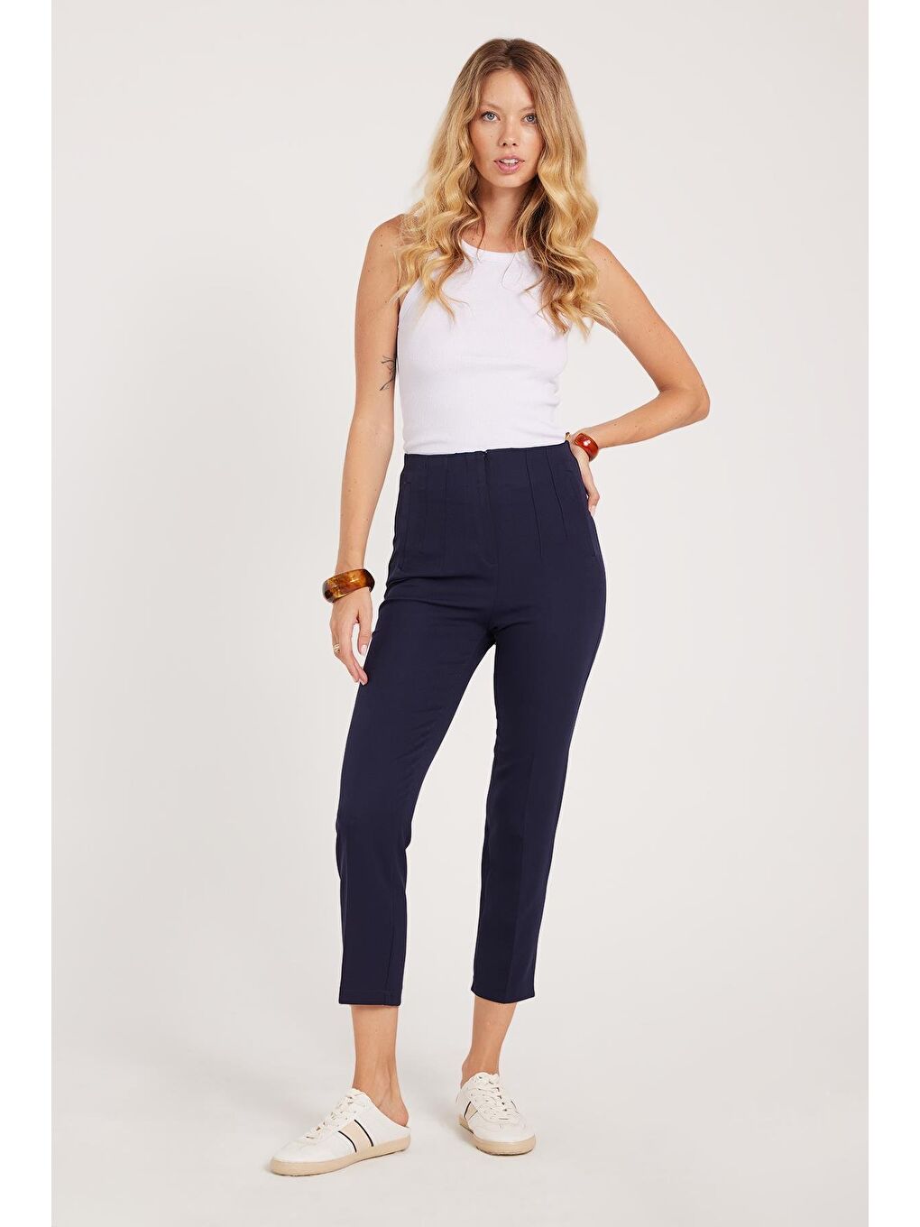 Kadın Relax Fit Rahat Kesim Yüksel Bel Dar Paça Lacivert Pantolon-1