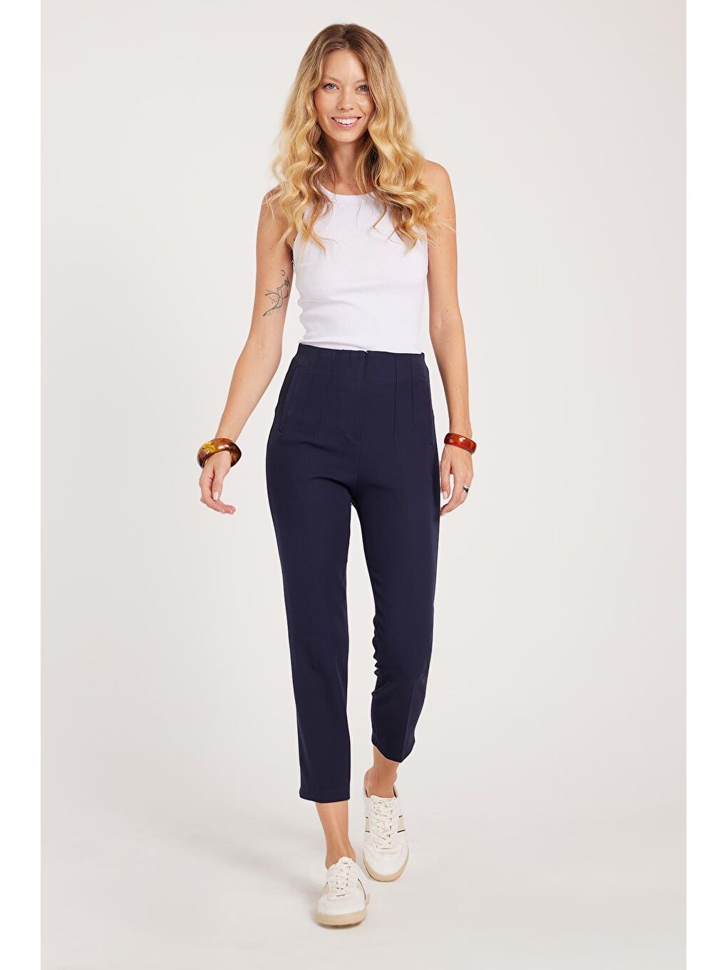 Kadın Relax Fit Rahat Kesim Yüksel Bel Dar Paça Lacivert Pantolon-4