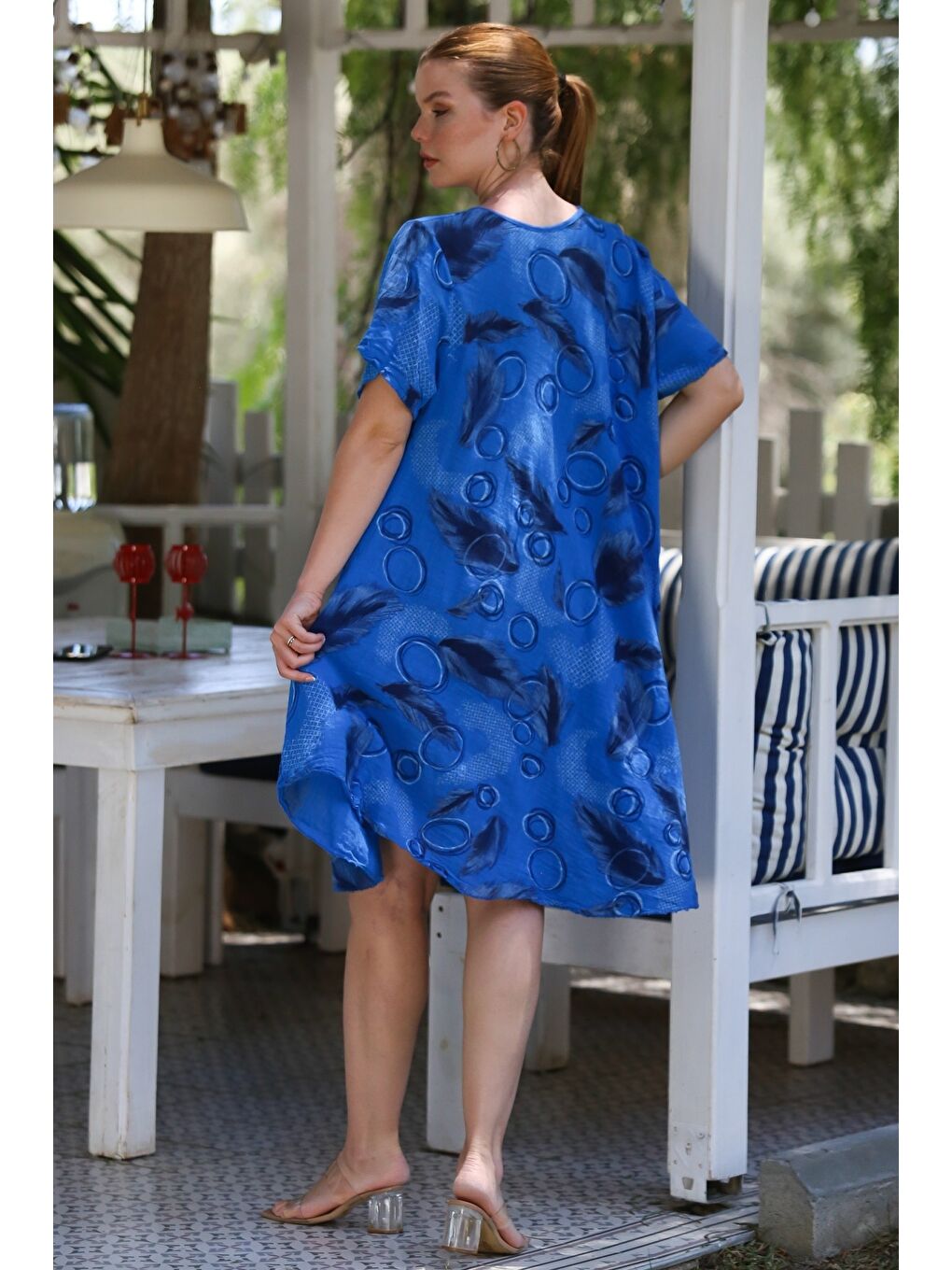 İtalyan Saks Mavisi Havuz Yaka Kısa Kol Allover Baskılı Casual Oversize Dokuma Elbise 110 75-1