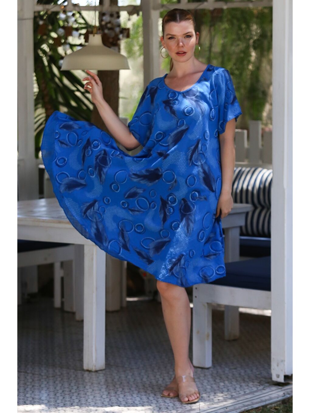 İtalyan Saks Mavisi Havuz Yaka Kısa Kol Allover Baskılı Casual Oversize Dokuma Elbise 110 75-2