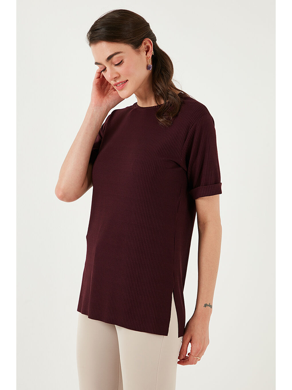 Kırmızı Oversize Bisiklet Yaka Yırtmaç Detaylı Kadın Bluz 5869000-2