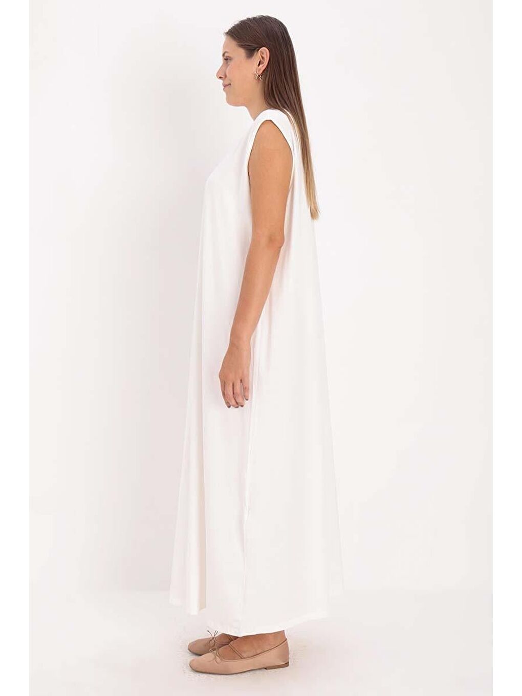 Ekru-Büyük Beden Pamuklu Bisiklet Yaka Kolsuz Elastanlı İçlik Elbise-1