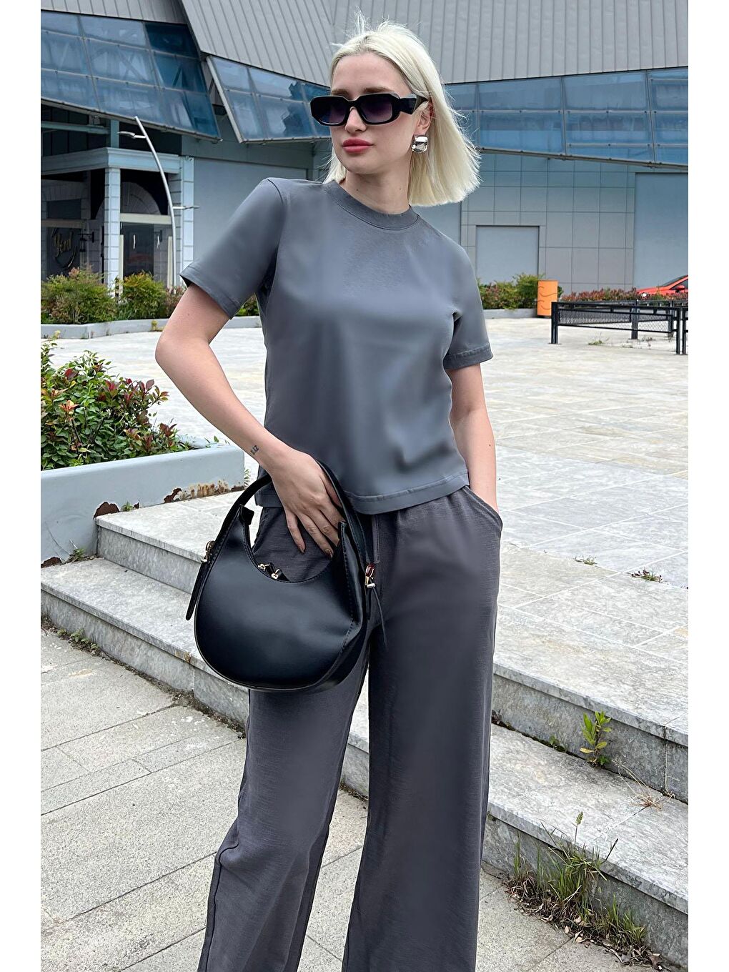 Gri Füme Bisiklet Yaka Basic Kadın Tişört Mg2075-2