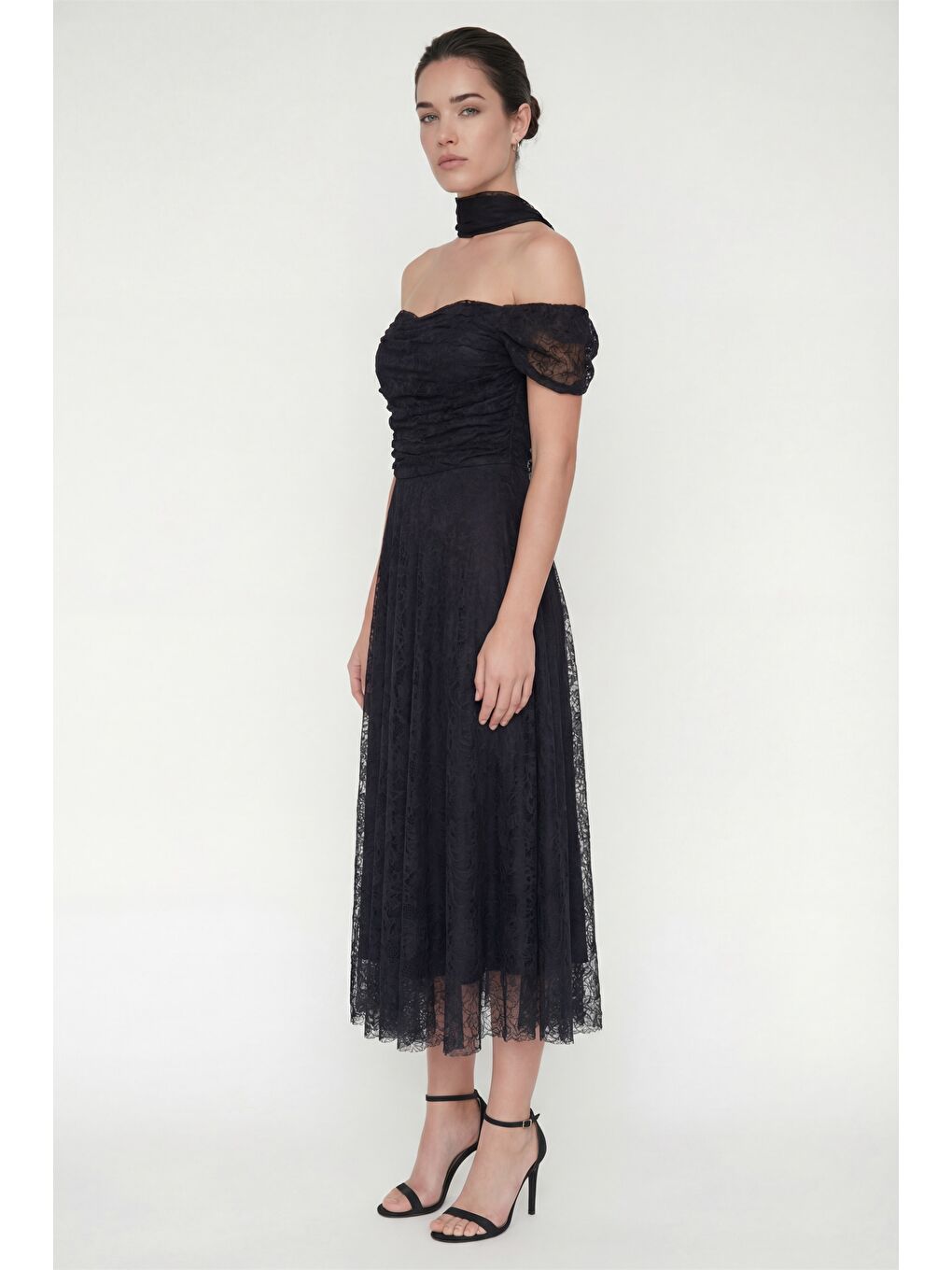 Kadın Siyah Dar Kalıp Kayık Yaka Dantelli Midi Söz Nişan Nikah Abiye-1