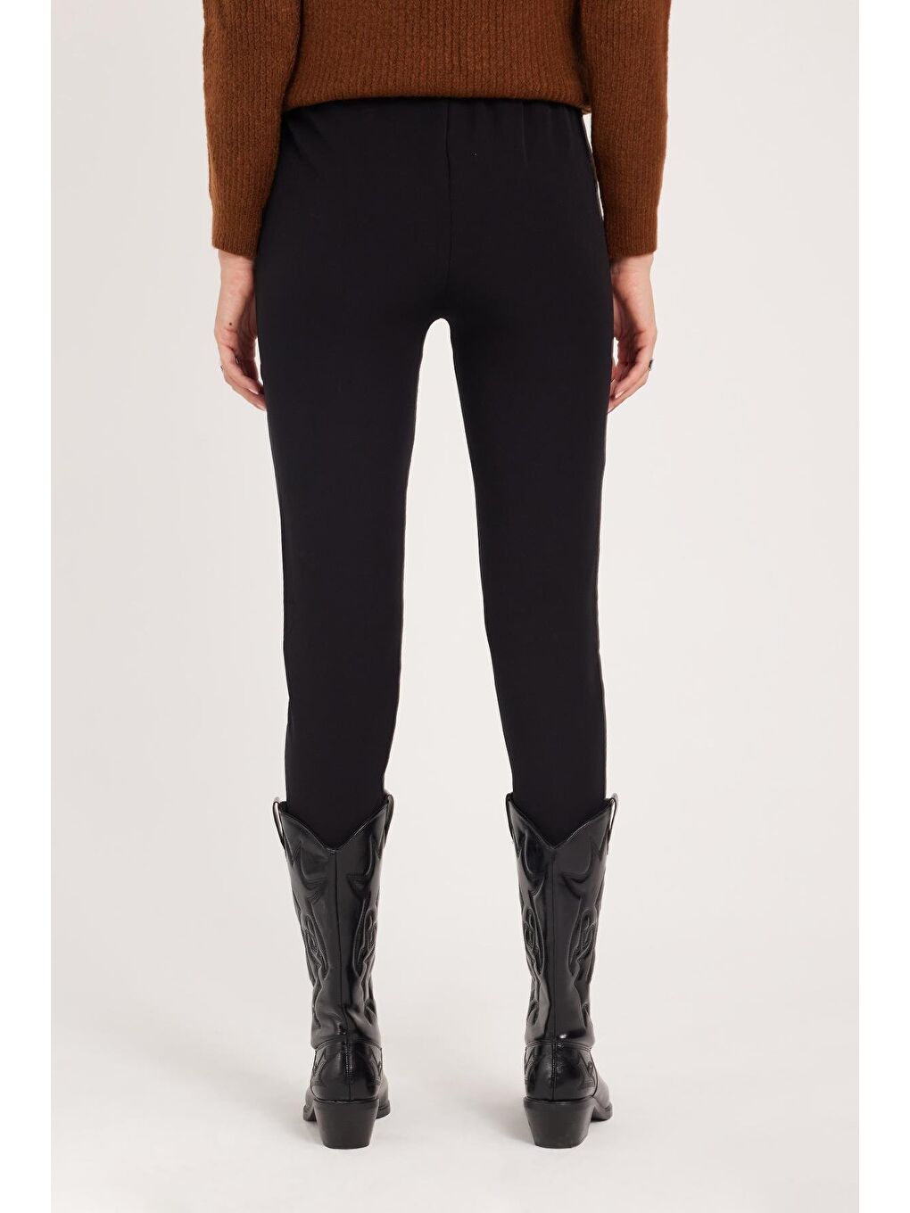 Kadın Relax Fit Rahat Kesim Yüksel Bel Dar Paça Beli Lastikli Bağcıklı Siyah Pantolon-6