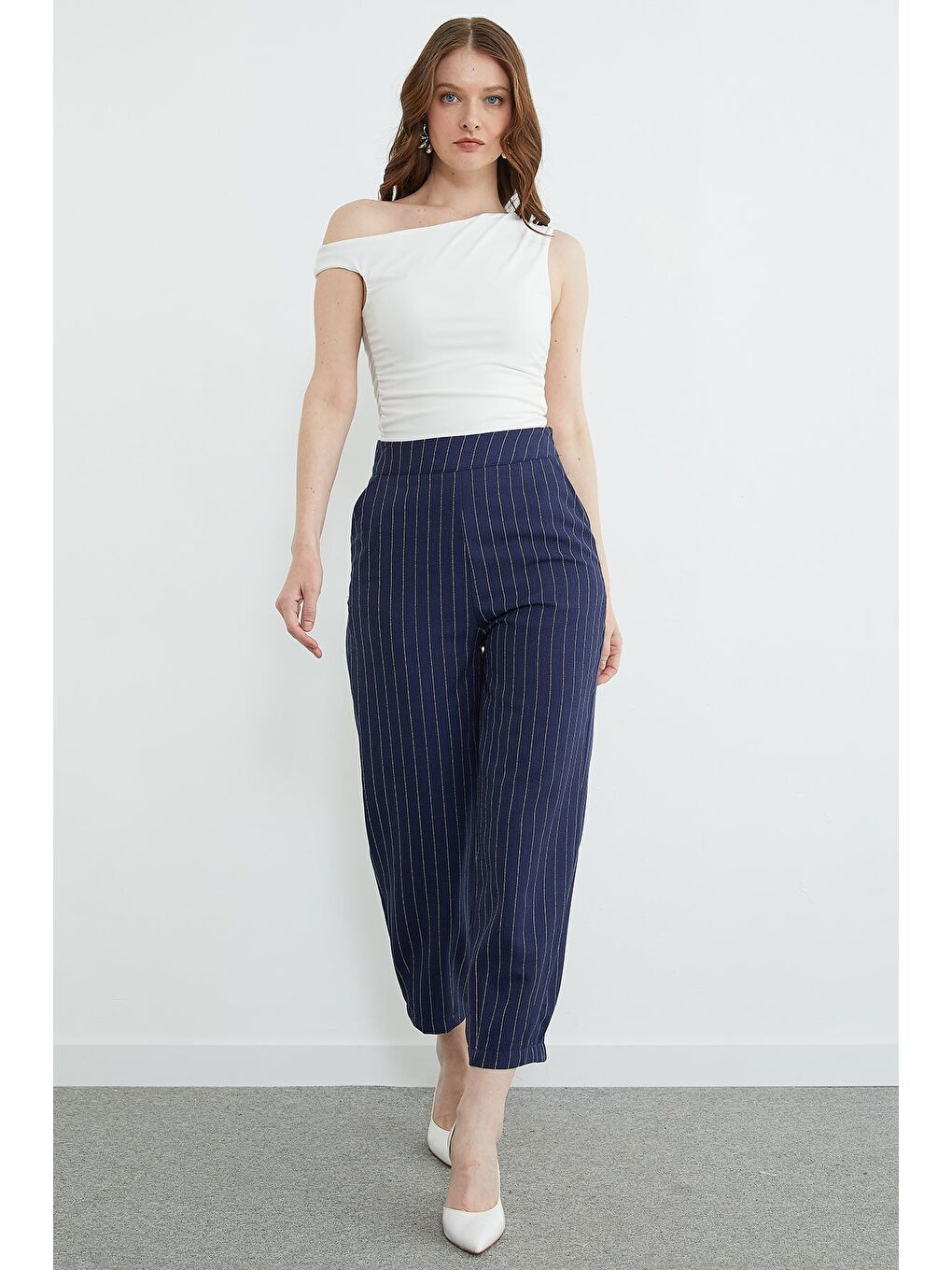 Lacivert Çizgili Fermuarlı Pensli Cepli Pantolon-1