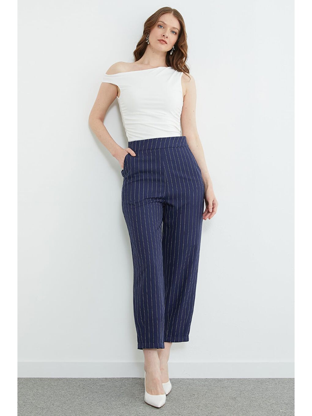 Lacivert Çizgili Fermuarlı Pensli Cepli Pantolon-3