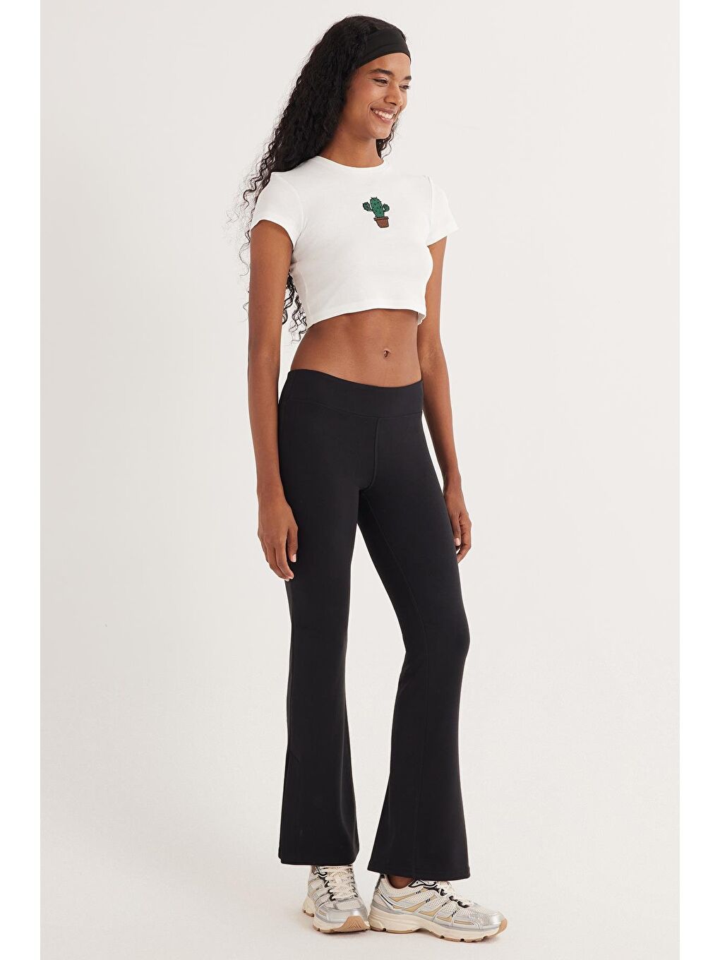 Kadın Slim Fit Dar Kesim Modal Kumaş İspanyol Paça Siyah Pantolon-3