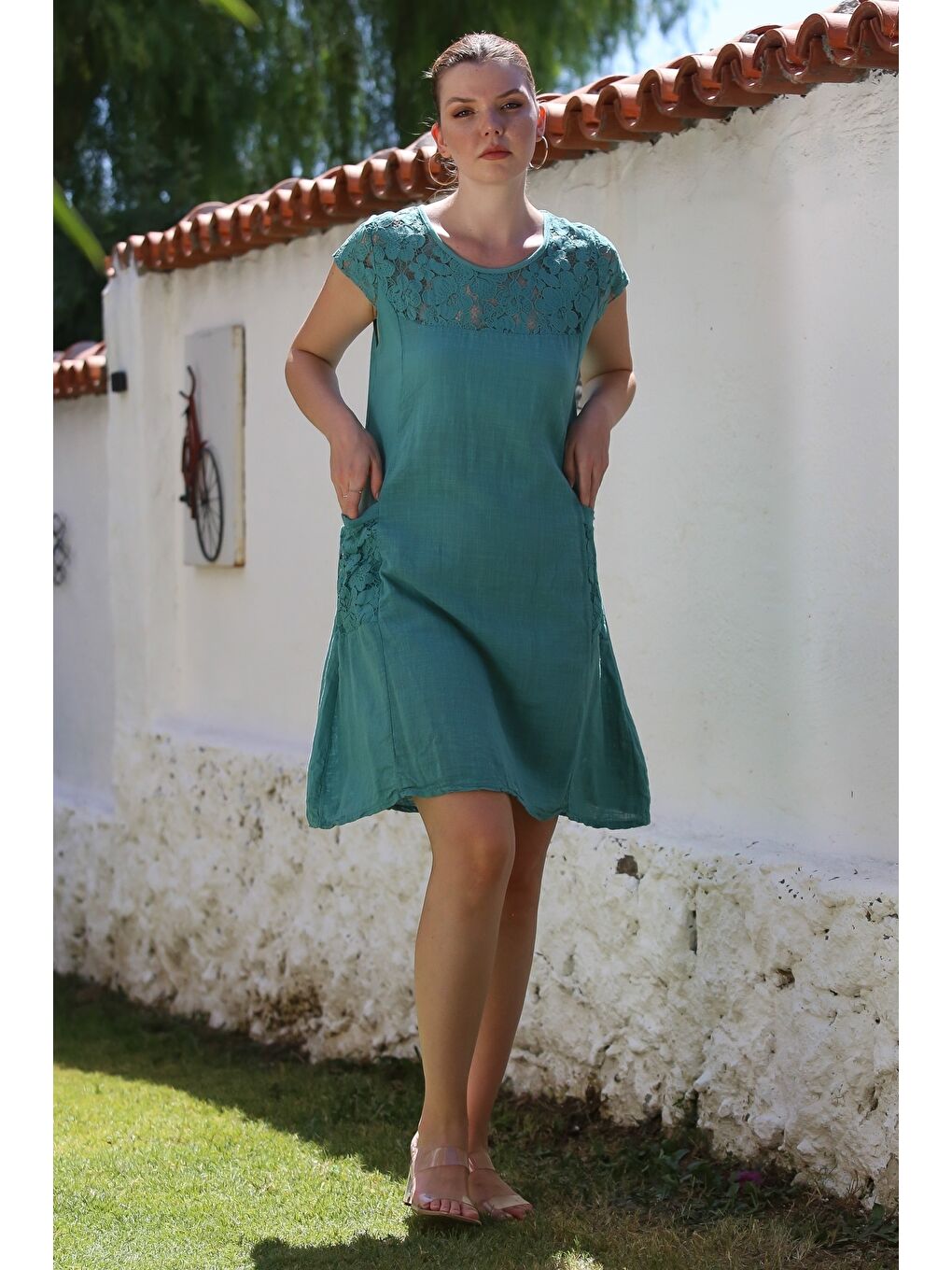 Yeşil İtalyan Mint Yuvarlak Yaka Düşük Kol Cepli Dantelli Keten Karışımlı Dokuma Elbise 95 62-2