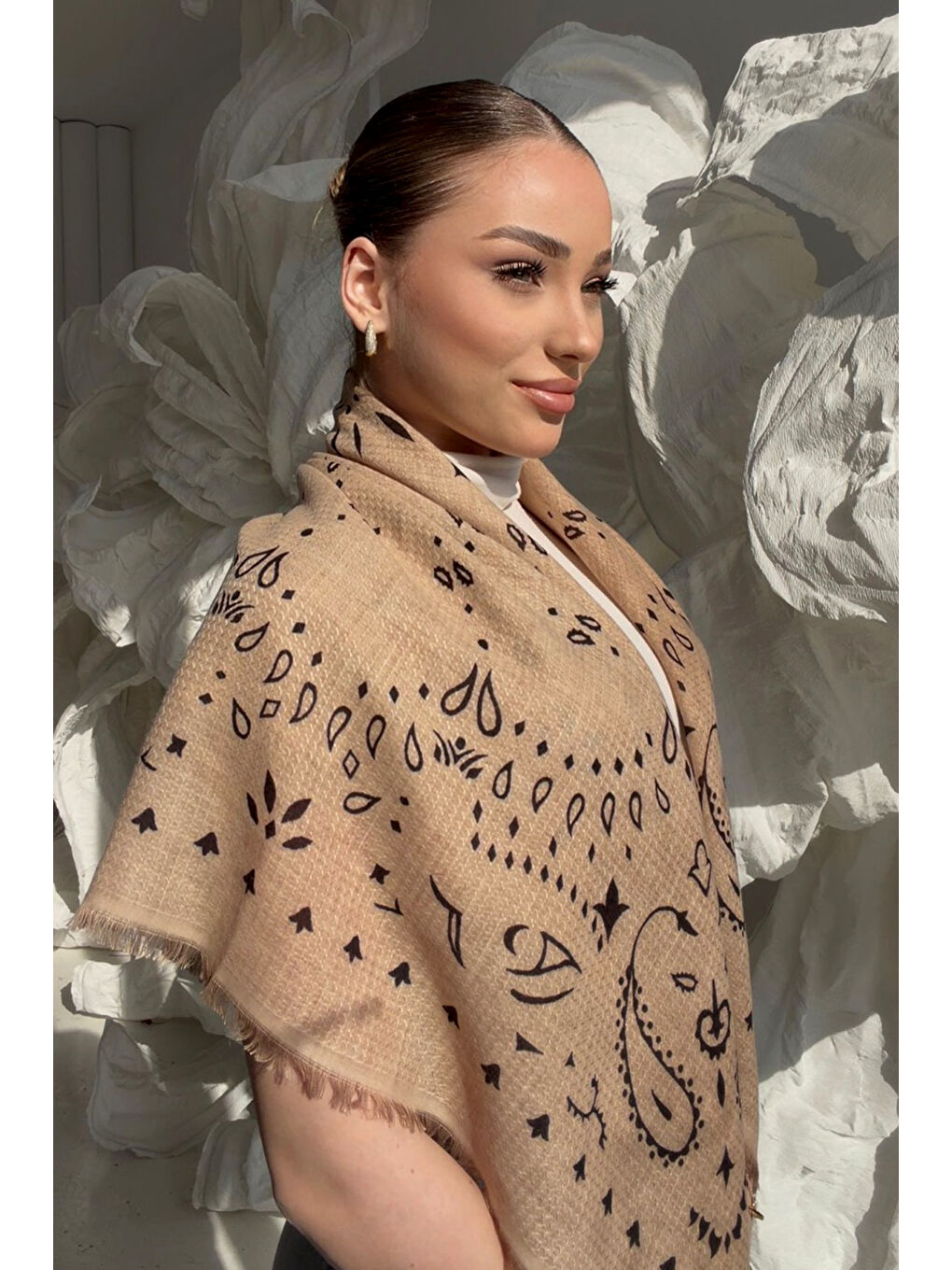 Kahverengi Desenli Kutjen Kare Omuz Şalı 1401 Bisküvi