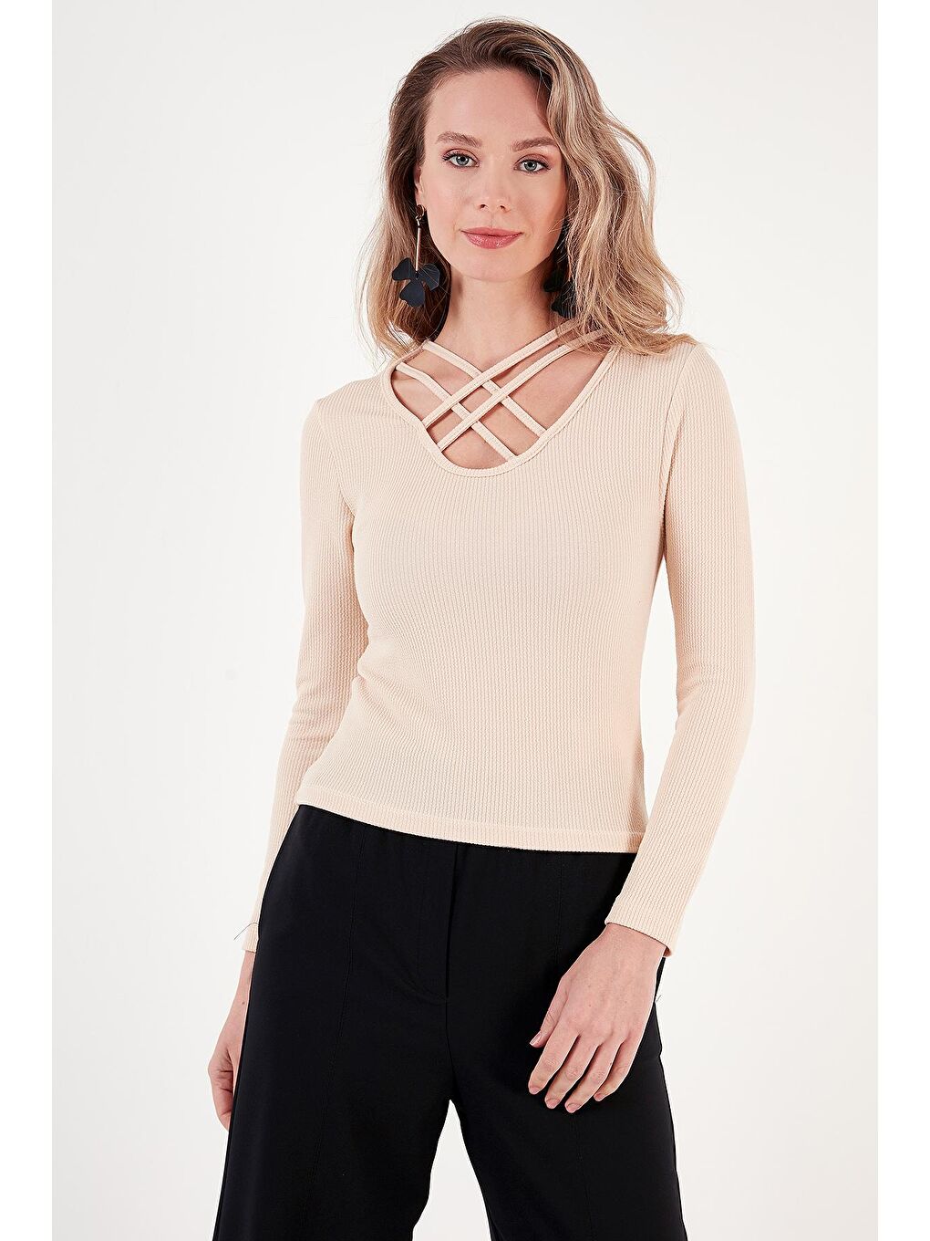 Lela Taş Slim Fit Yaka Detaylı Bluz 5865583 - 1