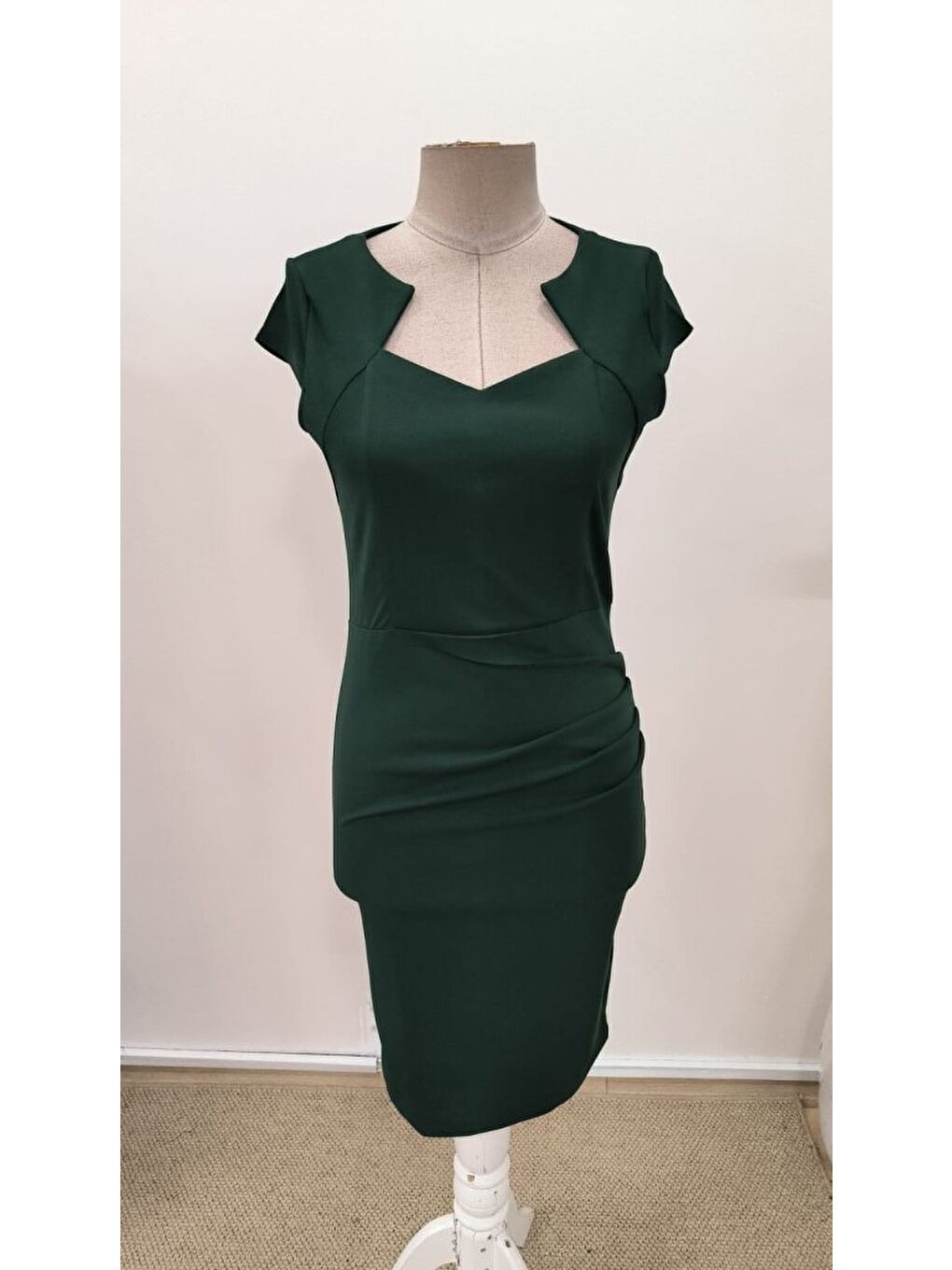 Yeşil Kadın Kısa Kollu Yakası Asimetrik Kısa Ithal Krep Elbise-3