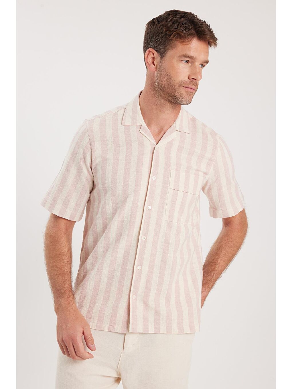 Karışık Erkek Regular Fit Klasik Kesim Kısa Kollu Apaş Yaka Çizgili Cepli %100 Pamuk Gömlek-3