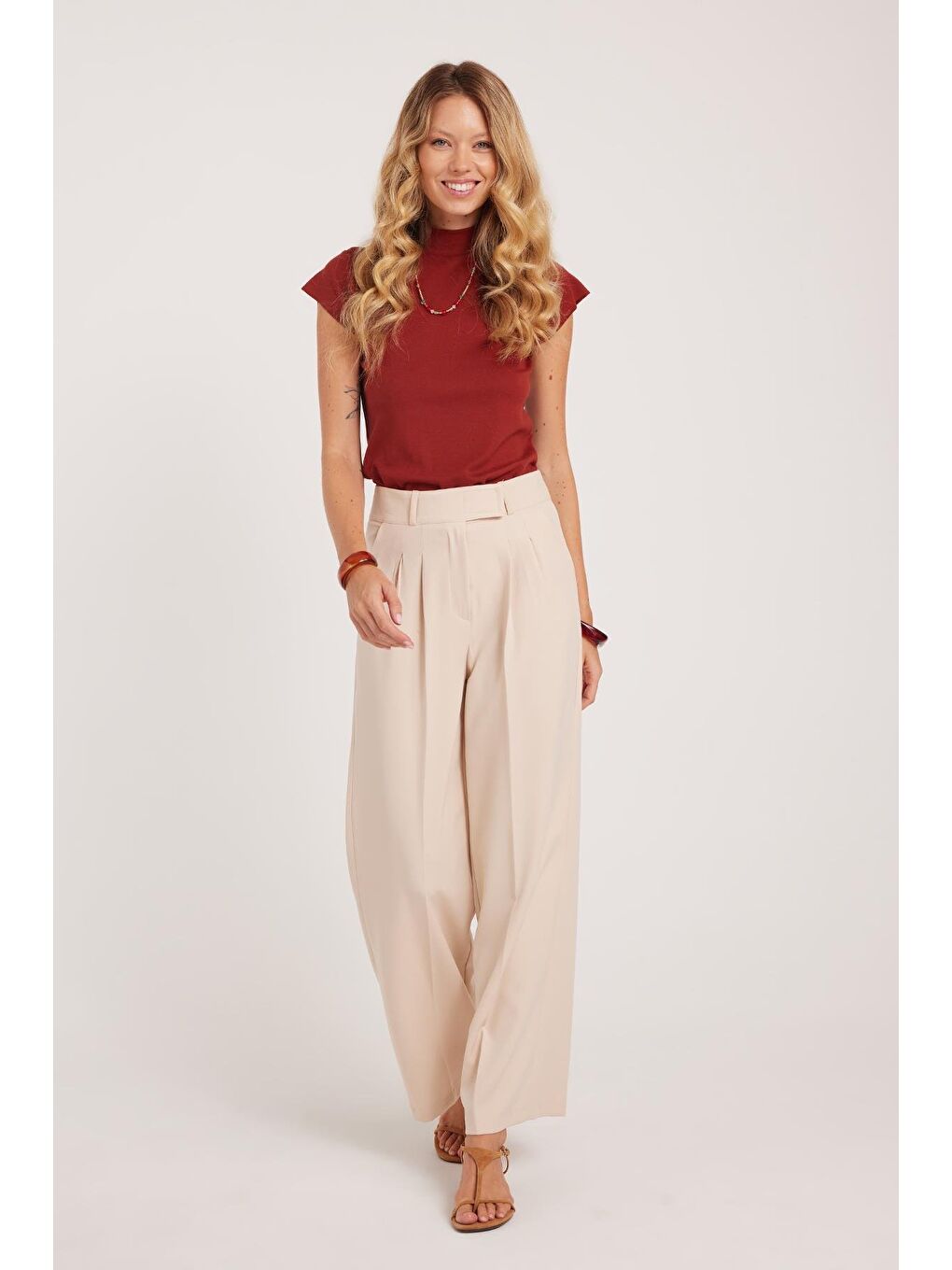 Kadın Regular Fit Klasik Kesim Cırt Kapamalı Palazzo Bej Pantolon-1