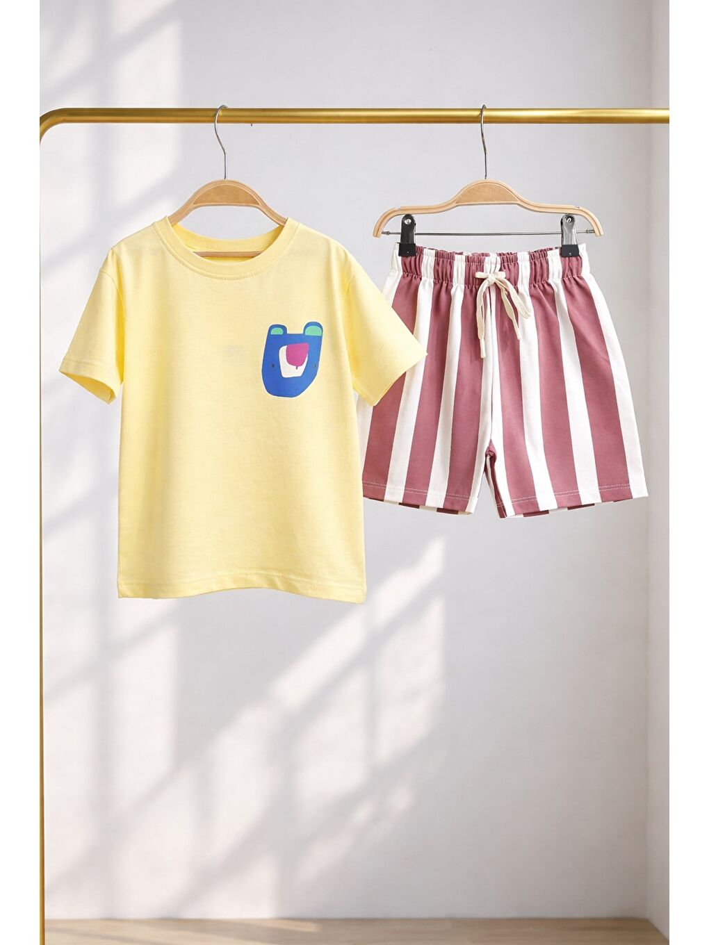 Erkek Çocuk Pamuklu Sarı Ayıcık Baskılı T-Shirt Ve Çizgili Şort Alt Üst Takım-2