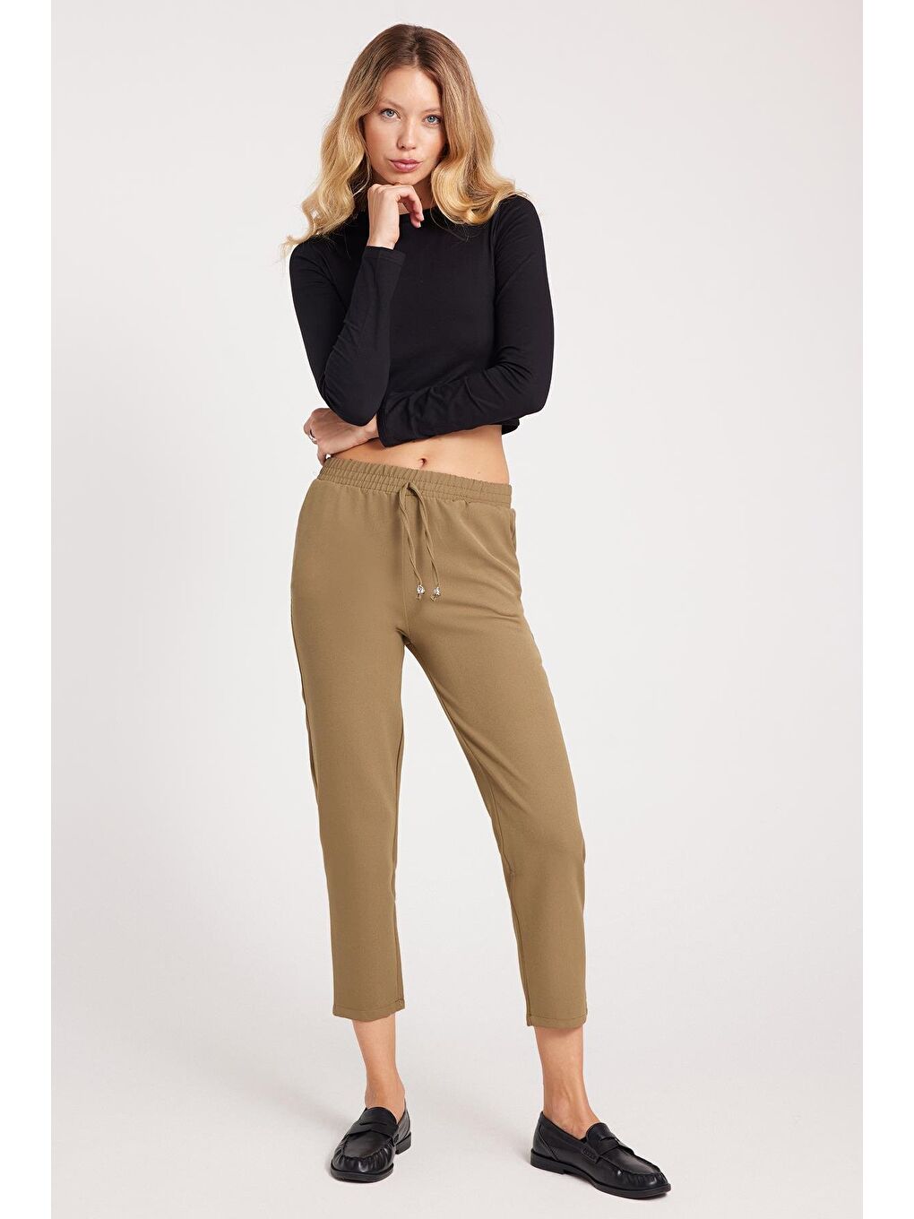 Kadın Relax Fit Rahat Kesim Yüksel Bel Dar Paça Beli Lastikli Bağcıklı Haki Pantolon-1