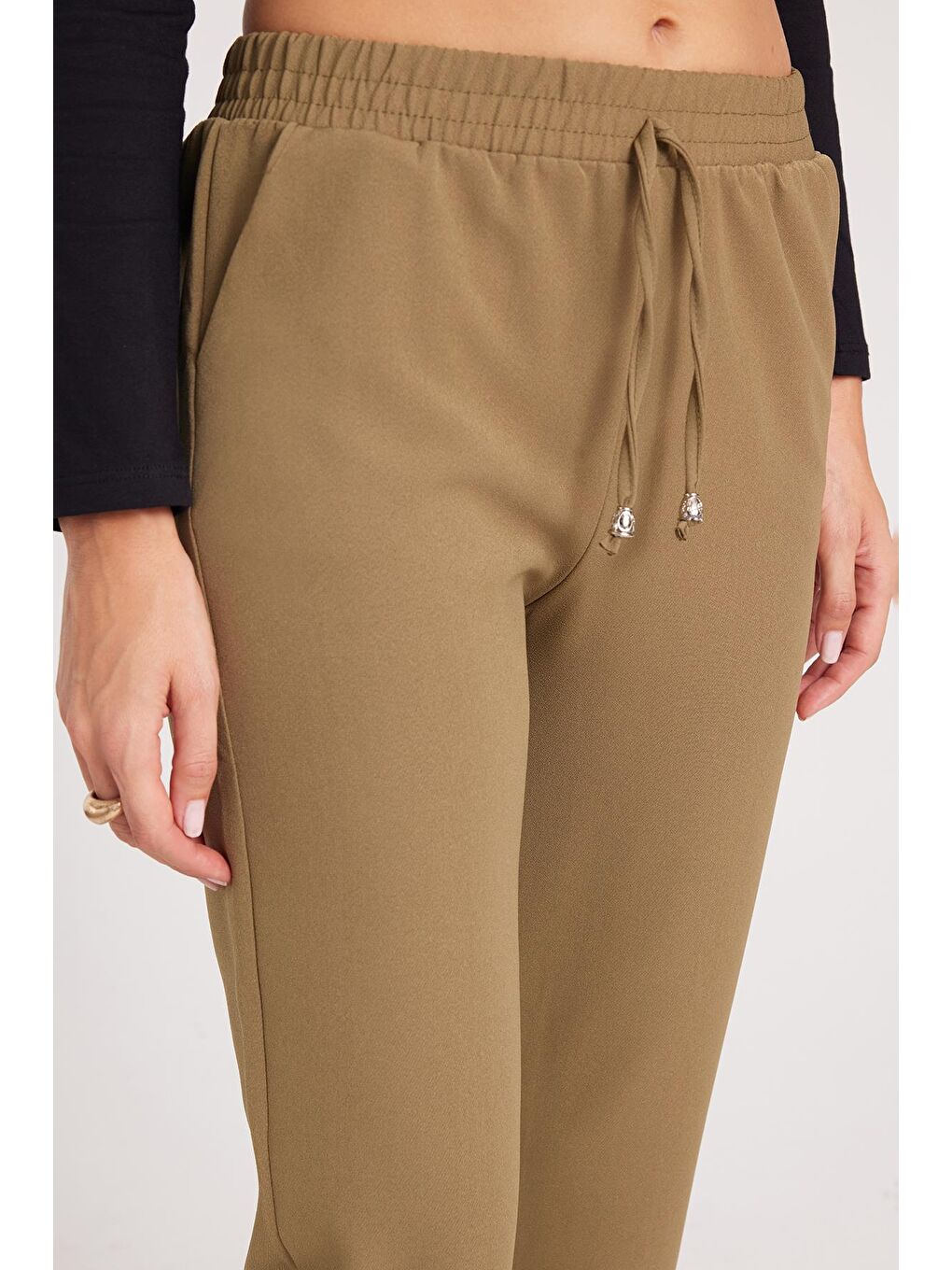 Kadın Relax Fit Rahat Kesim Yüksel Bel Dar Paça Beli Lastikli Bağcıklı Haki Pantolon-2