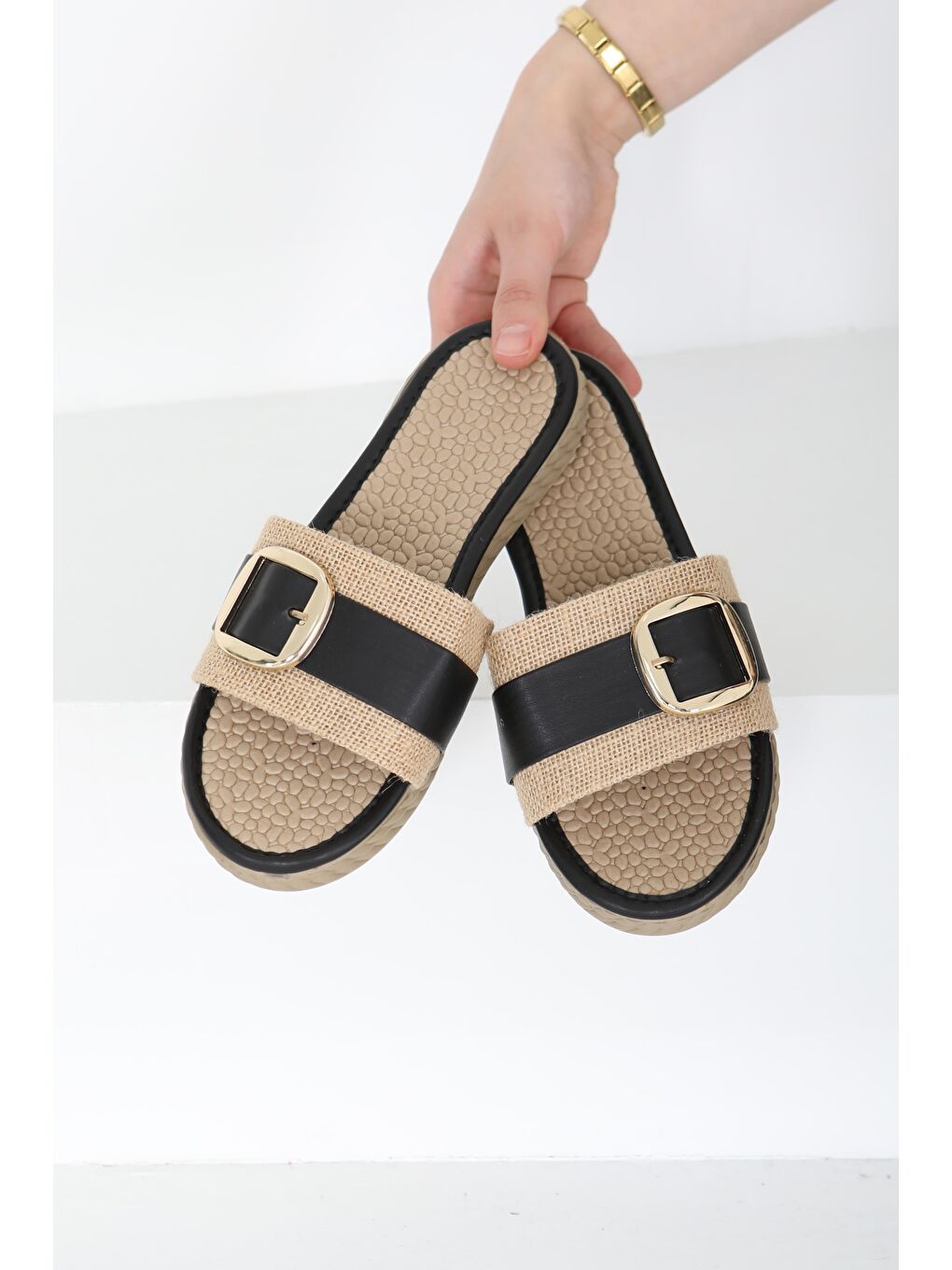 Kadın Siyah Tokalı Terlik - 27265-3