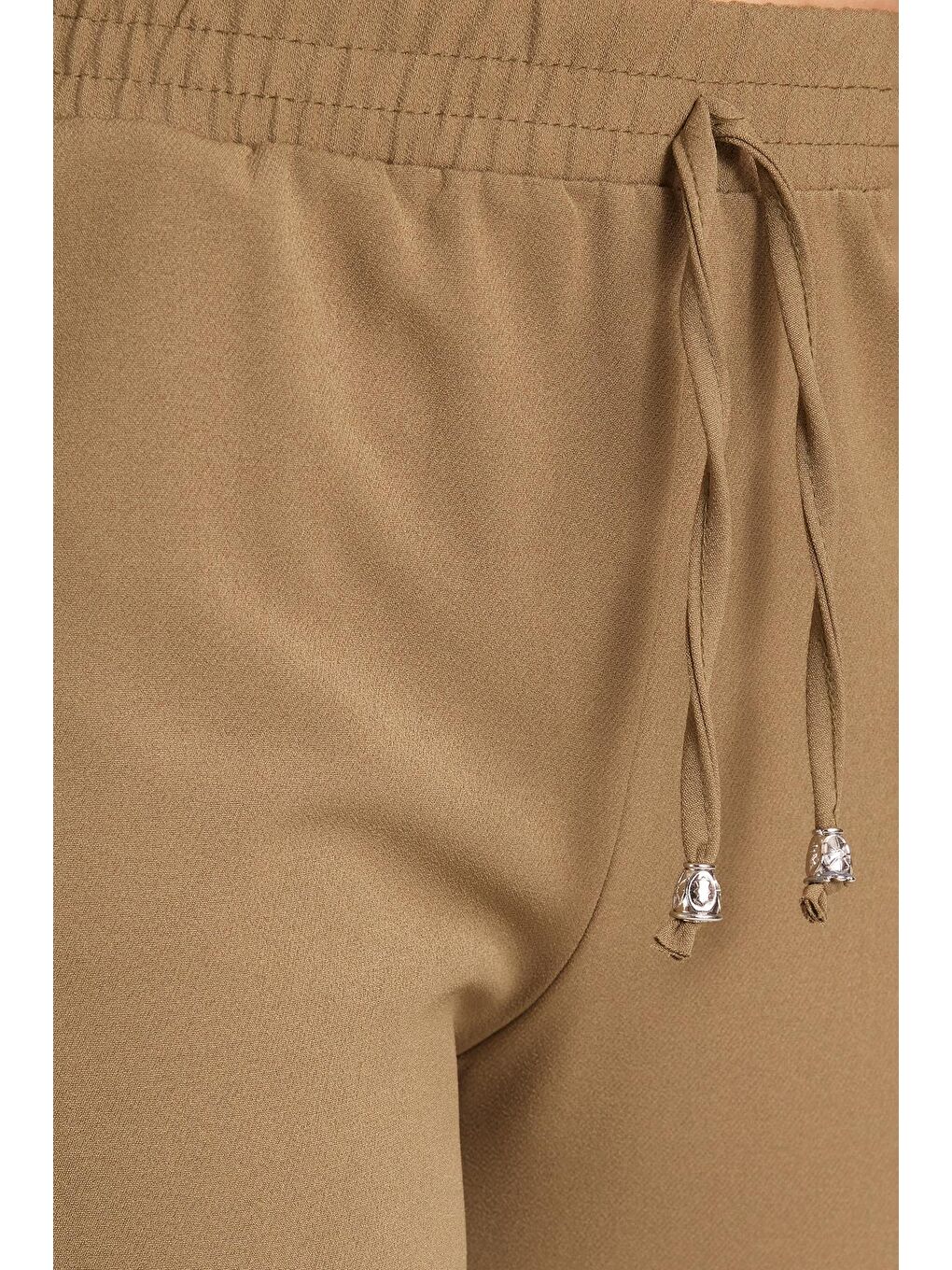 Kadın Relax Fit Rahat Kesim Yüksel Bel Dar Paça Beli Lastikli Bağcıklı Haki Pantolon-5