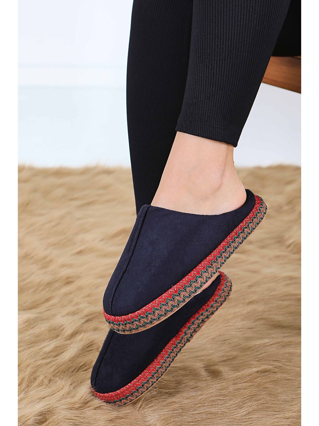 Kadın Siyah Yanları Nakışlı Ev Terliği - 27781-SIYAH-1