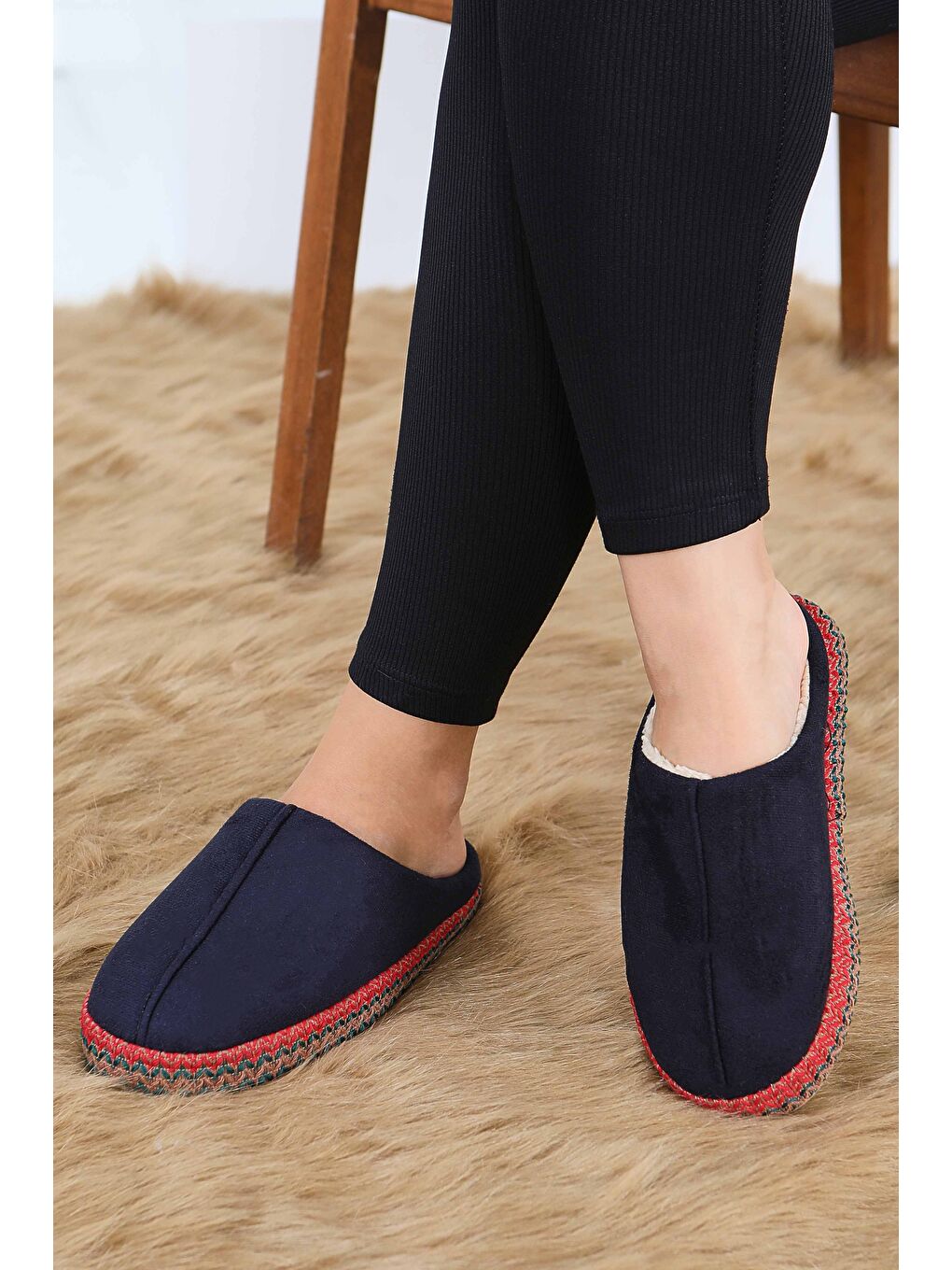 Kadın Siyah Yanları Nakışlı Ev Terliği - 27781-SIYAH-2