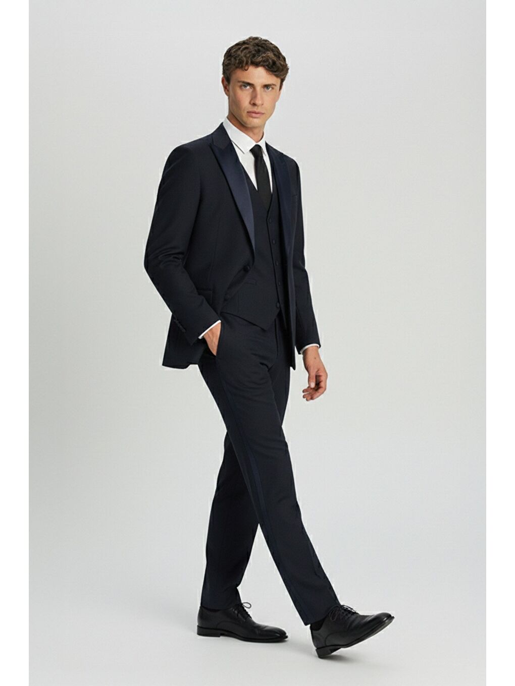 Giotelli Lacivert Slim Fit Sivri Yaka Yelekli 6 Drop Tam Astarlı Erkek Smokin Takım Elbise-3