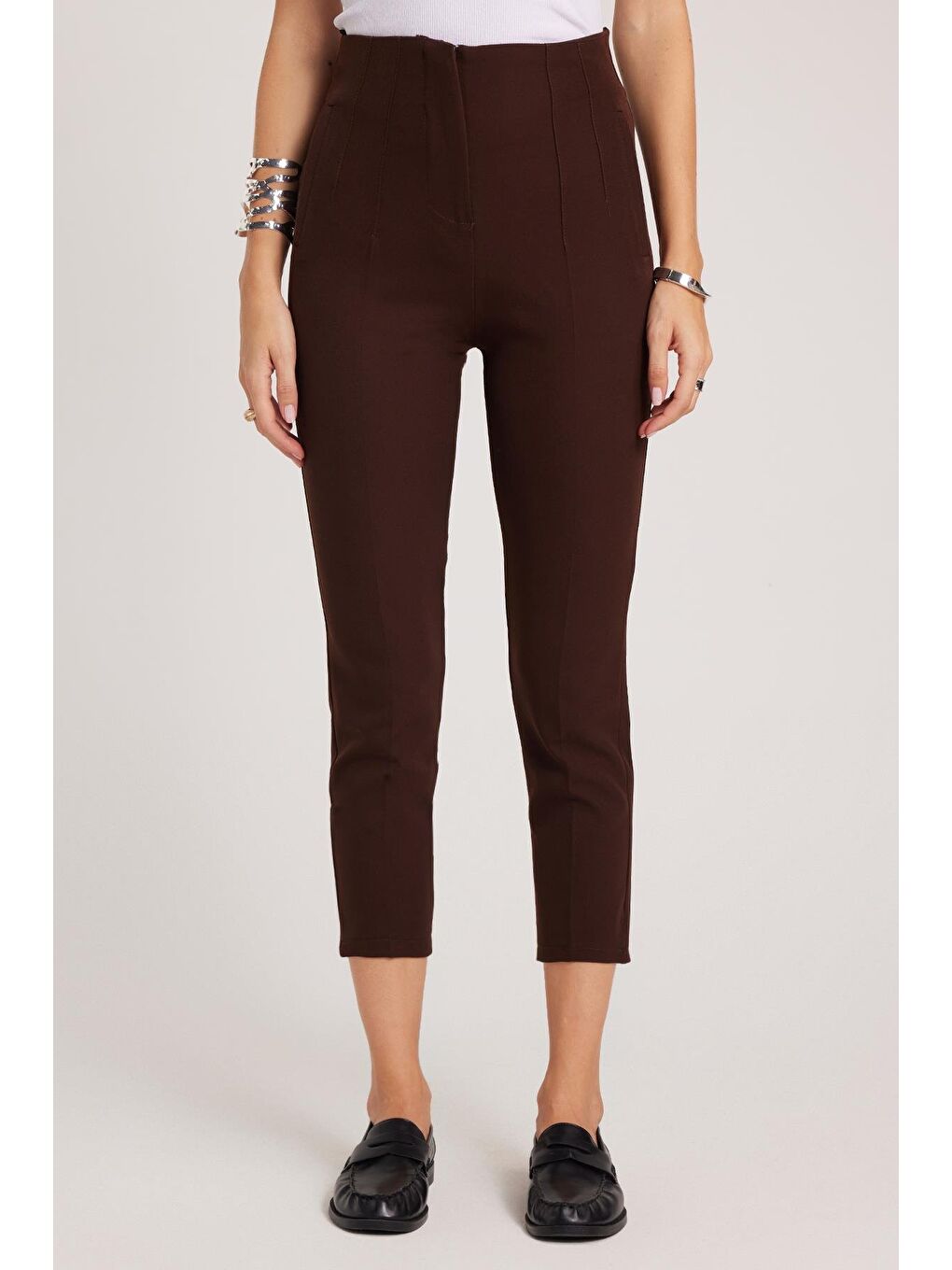Kadın Relax Fit Rahat Kesim Yüksel Bel Dar Paça Kahverengi Pantolon