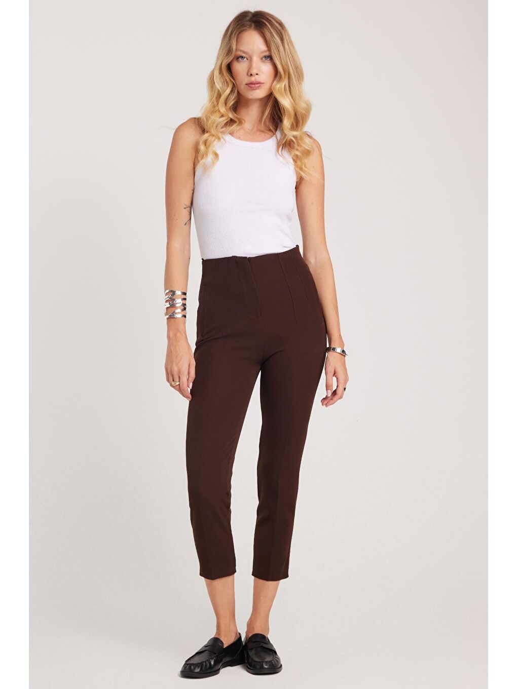 Kadın Relax Fit Rahat Kesim Yüksel Bel Dar Paça Kahverengi Pantolon-3