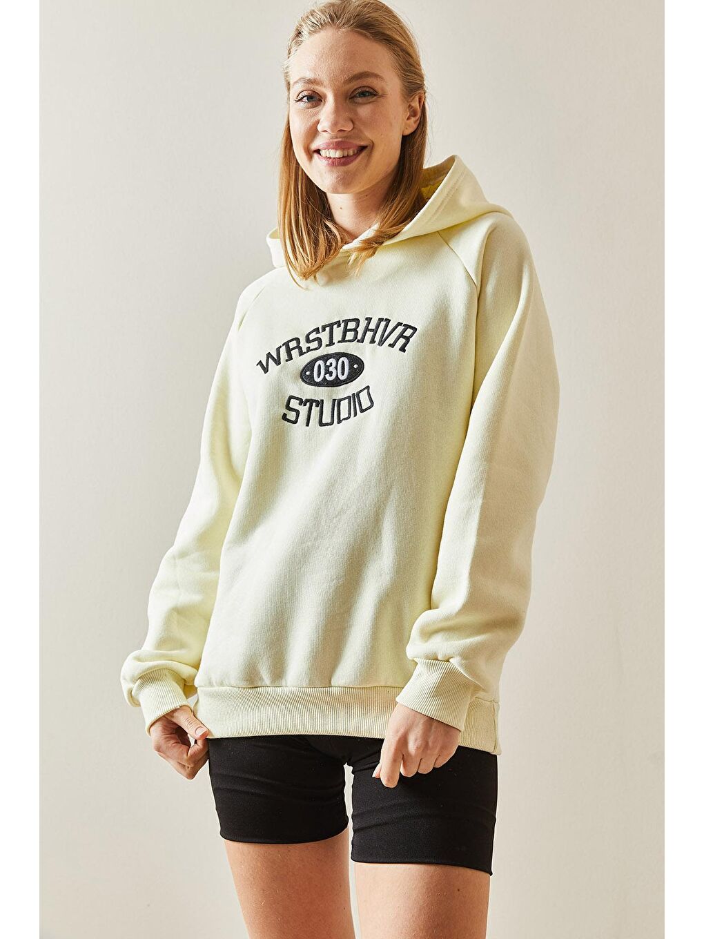 Bej Yazı Detaylı Şardonlu Kapüşonlü Sweatshirt 4KXK8-47601-25-1