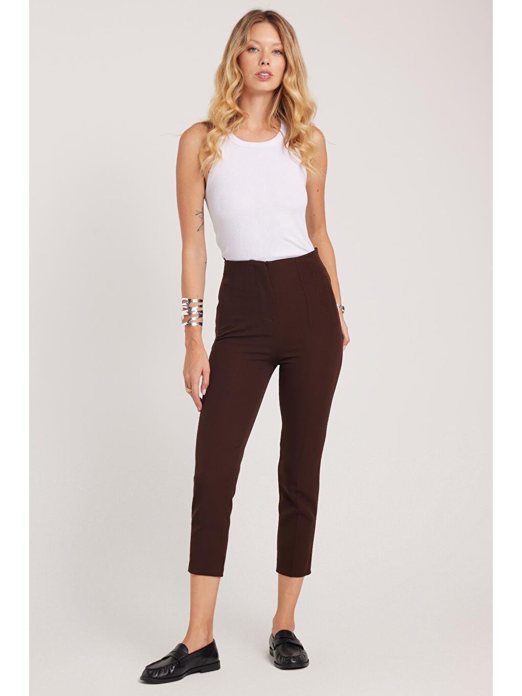 Kadın Relax Fit Rahat Kesim Yüksel Bel Dar Paça Kahverengi Pantolon-4