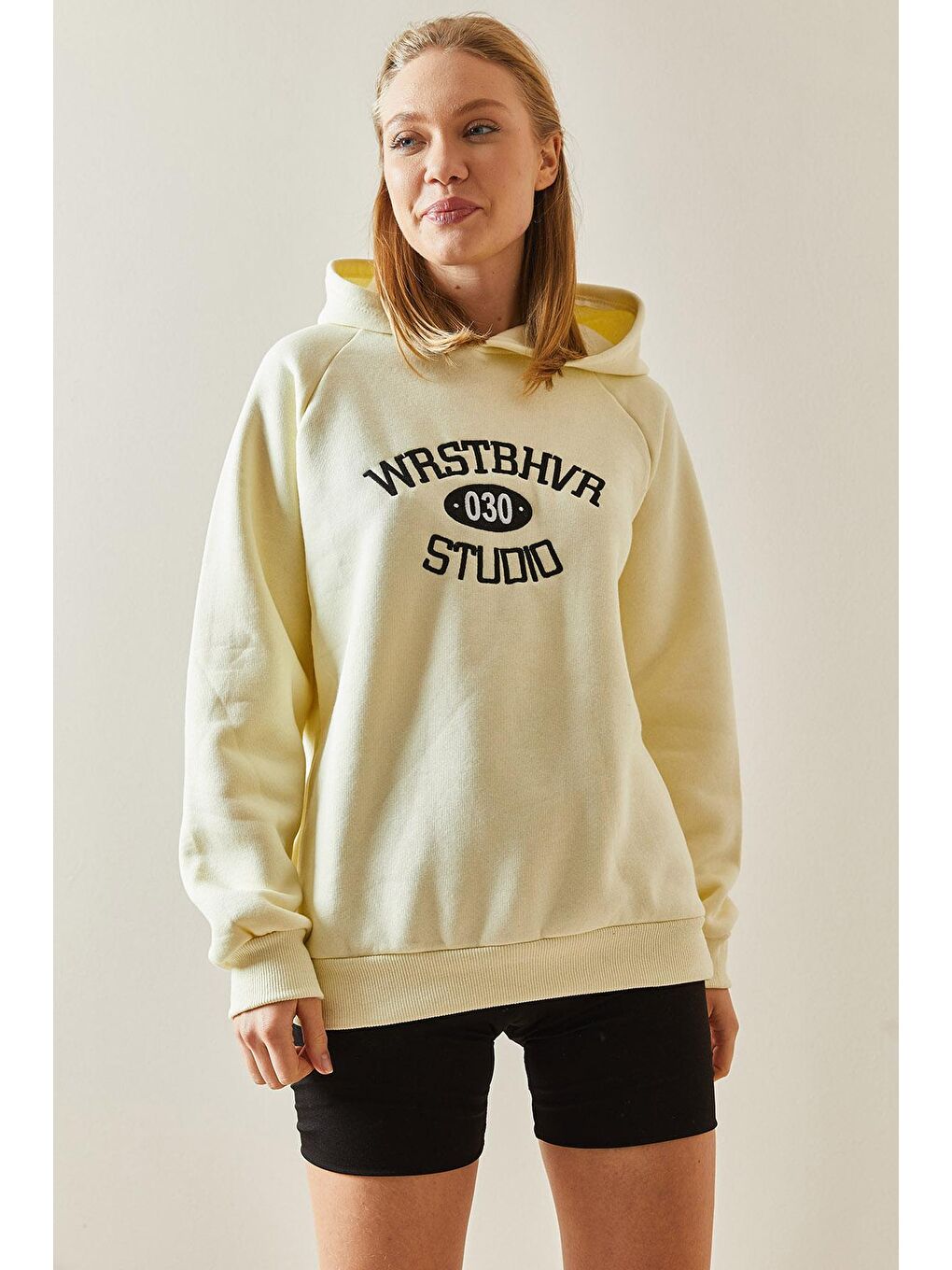 Bej Yazı Detaylı Şardonlu Kapüşonlü Sweatshirt 4KXK8-47601-25-2