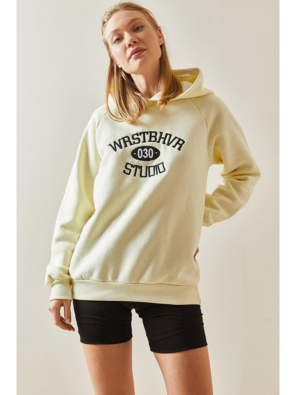 Bej Yazı Detaylı Şardonlu Kapüşonlü Sweatshirt 4KXK8-47601-25-3