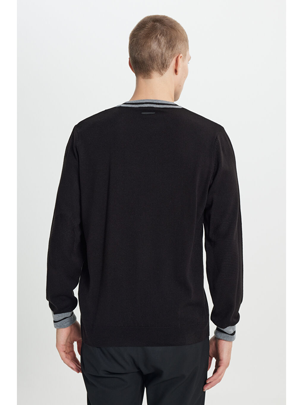 Erkek Siyah Anti-Pilling Kolu ve Yakası Şerit Desenli Standart Fit Bisiklet Yaka Triko Kazak-4