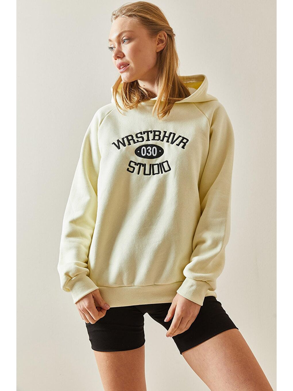 Bej Yazı Detaylı Şardonlu Kapüşonlü Sweatshirt 4KXK8-47601-25-4