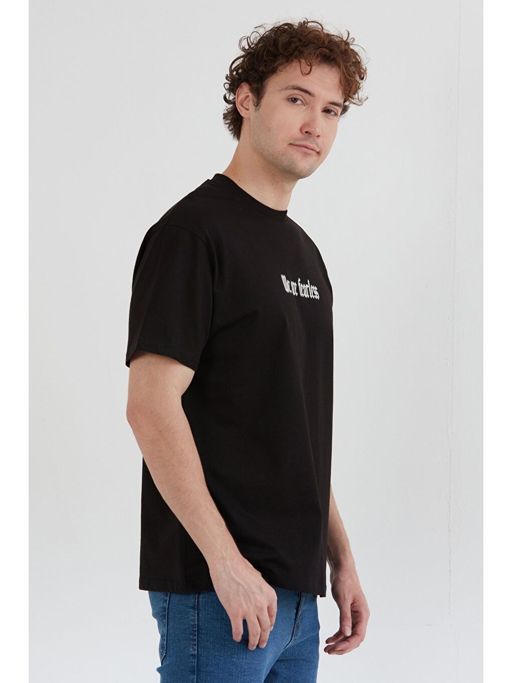 Siyah We Are Fearless Yazı Baskılı Bisiklet Yaka Tişört-2