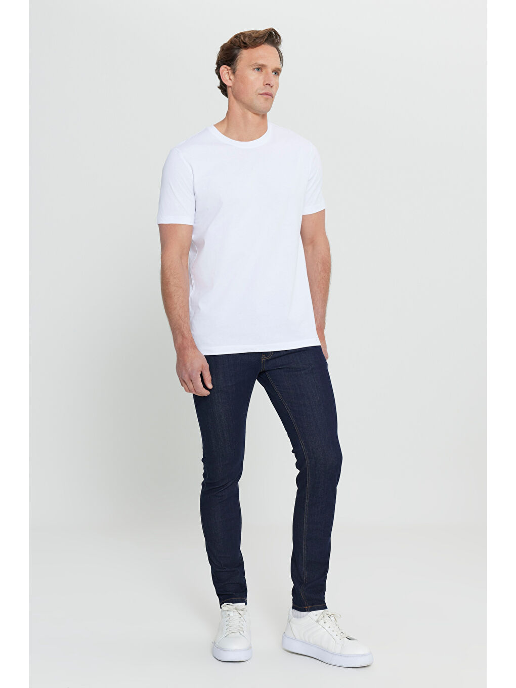 Erkek Beyaz Slim Fit Dar Kesim %100 Pamuk Bisiklet Yaka Kısa Kollu Tişört-3