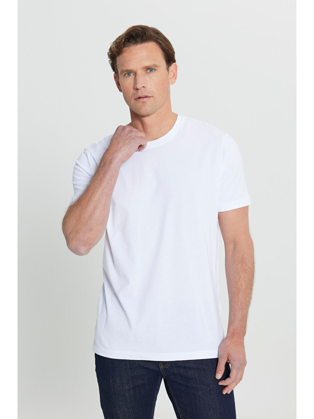 Erkek Beyaz Slim Fit Dar Kesim %100 Pamuk Bisiklet Yaka Kısa Kollu Tişört-5