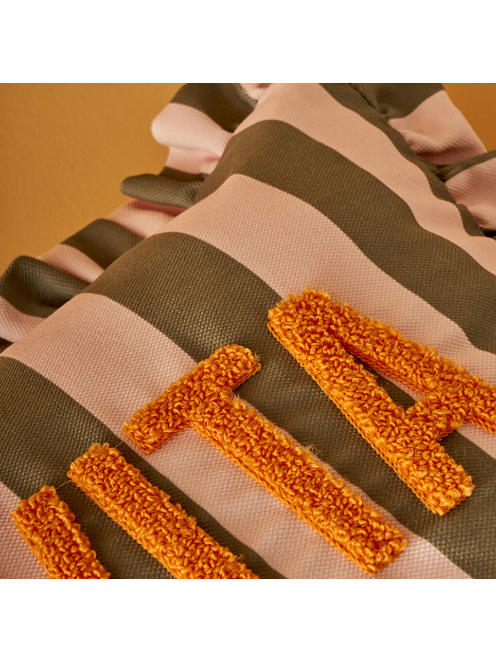 %100 Pamuk Line Punchlı Fırfırlı Kırlent Kılıfı Yeşil (43x43 cm)-1