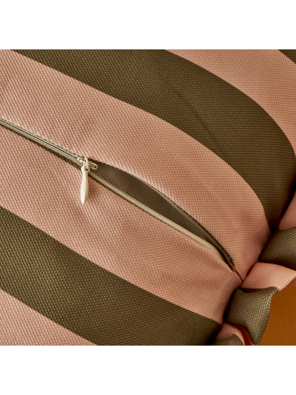 %100 Pamuk Line Punchlı Fırfırlı Kırlent Kılıfı Yeşil (43x43 cm)-2